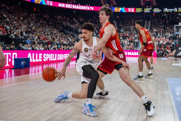 Joshua Obiesie 8 Basketball Loewen Braunschweig , in duel with Justin Jessup 10 FC Bayern Basketball , FC Bayern Basketball vs Basketball Loewen Braunschweig, BBL, 25 Matchday, 10 03 2026 Munich Bavaria Germany Copyright: xkolbert-press UlrichxGamelx