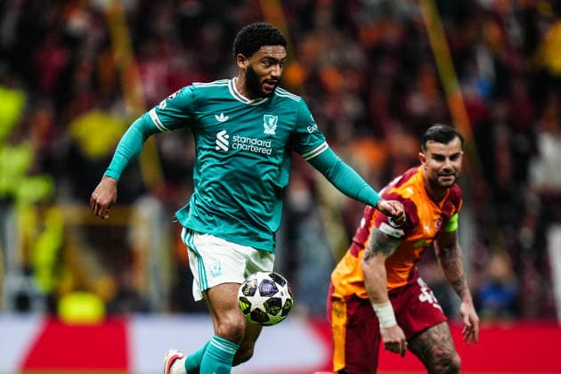 Galatasaray v Liverpool - UEFA Champions League ISTANBUL, TURKIYE - MARCH 10: Joe Gomez of Liverpool in action against Abdulkerim Bardakci of Galatasaray during the UEFA Champions League round of 16 play-off first leg match between Galatasaray and Liverpool at RAMS Park in Istanbul, Turkiye, on March 10, 2026. Hakan Akgun Anadolu Istanbul Turkey. Editorial use only. Please get in touch for any other usage.  Copyright: x2026xAnadoluxHakanxAkgunx