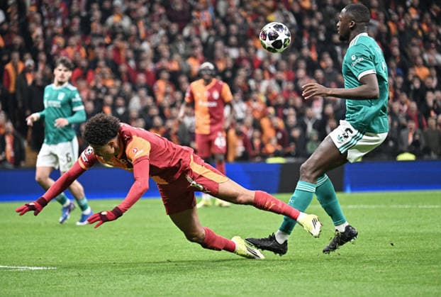 Galatasaray v Liverpool - UEFA Champions League ISTANBUL, TURKIYE - MARCH 10: Galatasaray’s Gabriel Sara (L) competes against Liverpool’s Ibrahima Konate (5) during the UEFA Champions League round of 16 play-off first leg match between Galatasaray and Liverpool at RAMS Park in Istanbul, Turkiye, on March 10, 2026. Elif Ozturk Anadolu Istanbul Turkey. Editorial use only. Please get in touch for any other usage.  Copyright: x2026xAnadoluxElifxOzturkx