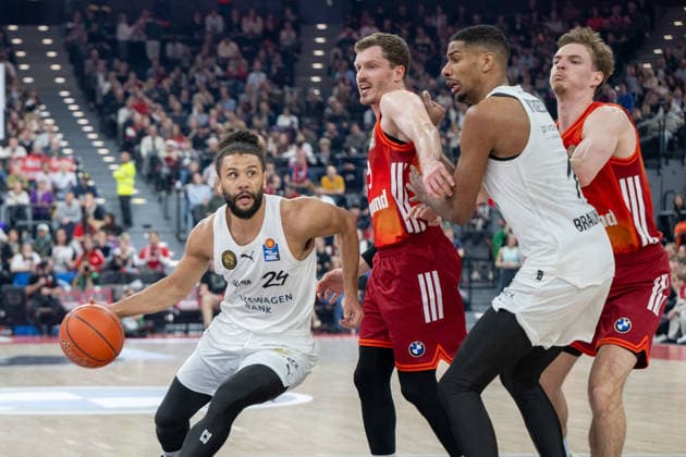 Kaza Kajami Keane 24 Basketball Loewen Braunschweig in duel with Andreas Obst 13 FC Bayern Basketball , FC Bayern Basketball vs Basketball Loewen Braunschweig, BBL, 25 Matchday, 10 03 2026 Munich Bavaria Germany Copyright: xkolbert-press UlrichxGamelx
