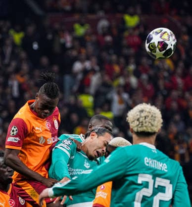 Galatasaray v Liverpool - UEFA Champions League ISTANBUL, TURKIYE - MARCH 10: Wilfried Singo (L) of Galatasaray in action during the UEFA Champions League round of 16 play-off first leg match between Galatasaray and Liverpool at RAMS Park in Istanbul, Turkiye, on March 10, 2026. Salih Zeki Fazlioglu Anadolu Istanbul Turkey. Editorial use only. Please get in touch for any other usage.  Copyright: x2026xAnadoluxSalihxZekixFazlioglux