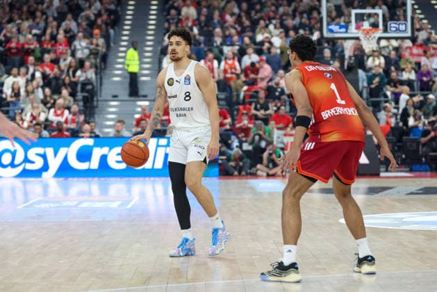 Joshua Obiesie Basketball Loewen Braunschweig, 08 with Oscar da Silva FC Bayern Basketball, 01 , GER, FC Bayern Basketball vs Basketball Loewen Braunschweig, Basketball, easycredit Basketball Bundesliga, 25 Matchday, Season 2025 2026, 10 03 2026, GER, FC Bayern Basketball vs Basketball Loewen Braunschweig, Basketball, easycredit Basketball Bundesliga, 25 Matchday, Season 2025 2026, 10 03 2026 Munich Copyright: xEibner-Pressefoto JennixMaulx EP_JML