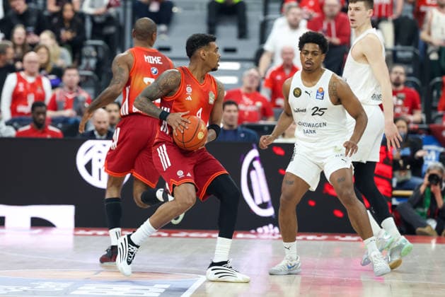 Xavier Rathan Mayes FC Bayern Basketball, 04 with Grant Sherfield Basketball Loewen Braunschweig, 25 , GER, FC Bayern Basketball vs Basketball Loewen Braunschweig, Basketball, easycredit Basketball Bundesliga, 25 Matchday, Season 2025 2026, 10 03 2026, GER, FC Bayern Basketball vs Basketball Loewen Braunschweig, Basketball, easycredit Basketball Bundesliga, 25 Matchday, Season 2025 2026, 10 03 2026 Munich Copyright: xEibner-Pressefoto JennixMaulx EP_JML