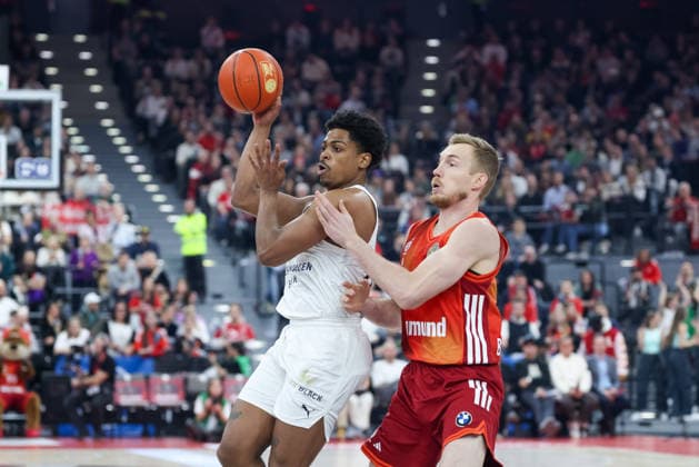 Grant Sherfield Basketball Loewen Braunschweig, 25 with Niels Giffey FC Bayern Basketball, 05 , GER, FC Bayern Basketball vs Basketball Loewen Braunschweig, Basketball, easycredit Basketball Bundesliga, 25 Matchday, Season 2025 2026, 10 03 2026, GER, FC Bayern Basketball vs Basketball Loewen Braunschweig, Basketball, easycredit Basketball Bundesliga, 25 Matchday, Season 2025 2026, 10 03 2026 Munich Copyright: xEibner-Pressefoto JennixMaulx EP_JML