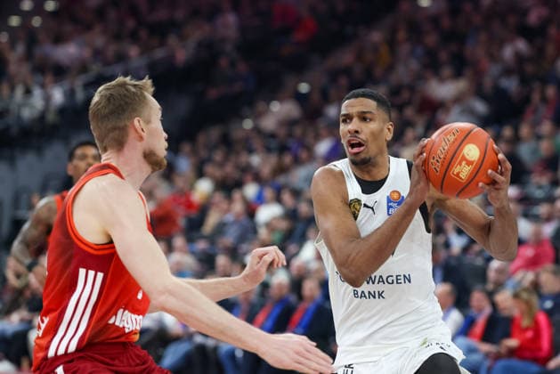 David NGuessan Basketball Loewen Braunschweig, 01 with Niels Giffey FC Bayern Basketball, 05 , GER, FC Bayern Basketball vs Basketball Loewen Braunschweig, Basketball, easycredit Basketball Bundesliga, 25 Matchday, Season 2025 2026, 10 03 2026, GER, FC Bayern Basketball vs Basketball Loewen Braunschweig, Basketball, easycredit Basketball Bundesliga, 25 Matchday, Season 2025 2026, 10 03 2026 Munich Copyright: xEibner-Pressefoto JennixMaulx EP_JML