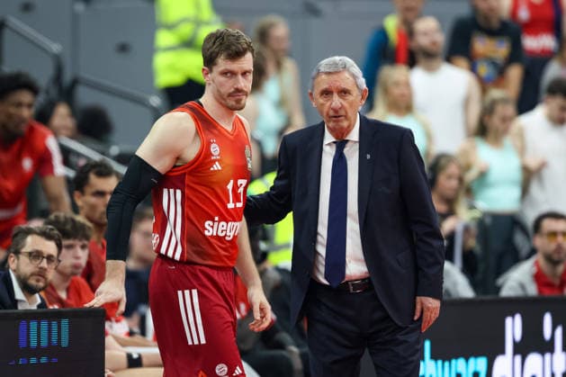 Svetislav Pesic FC Bayern Basketball, Head Coach in conversation with Andreas Obst FC Bayern Basketball, 13 , GER, FC Bayern Basketball vs Basketball Loewen Braunschweig, Basketball, easycredit Basketball Bundesliga, 25 Matchday, Season 2025 2026, 10 03 2026, GER, FC Bayern Basketball vs Basketball Loewen Braunschweig, Basketball, easycredit Basketball Bundesliga, 25 Matchday, Season 2025 2026, 10 03 2026 Munich Copyright: xEibner-Pressefoto JennixMaulx EP_JML