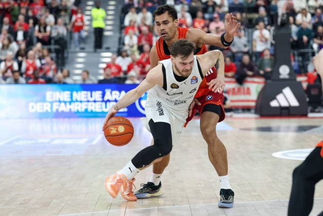Ferdinand Zylka Basketball Loewen Braunschweig, 06 with Oscar da Silva FC Bayern Basketball, 01 , GER, FC Bayern Basketball vs Basketball Loewen Braunschweig, Basketball, easycredit Basketball Bundesliga, 25 Matchday, Season 2025 2026, 10 03 2026, GER, FC Bayern Basketball vs Basketball Loewen Braunschweig, Basketball, easycredit Basketball Bundesliga, 25 Matchday, Season 2025 2026, 10 03 2026 Munich Copyright: xEibner-Pressefoto JennixMaulx EP_JML