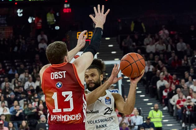 German Basketball Bundesliga BBL , FC Bayern Munich Basketball vs Basketball Löwen Braunschweig, Munich FC Bayern Basketball, Braunschweig Basketball Löwen, 2026 03 10 in Munich SAP Garden KAJAMI KEANE Kaza Basketball Löwen Braunschweig Point Guard PG Nr24 BRA24 , OBST Andreas FC Bayern Munich Basketball Shooting Guard SG Nr13 FCBB13 sportworld Munich SAP Garden Bayern Germany