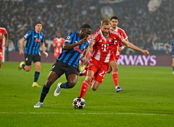10 03 2026, Football UEFA Championsleague 2025 2026 Round of 16, Atalanta Bergamo FC Bayern Munich, in the New Balance Arena Bergamo, Italy , v l Kamaldeen Sulemana Atalanta Bergamo vs Konrad Laimer FC Bayern Munich DFL and DFB regulations prohibit any use of photographs as image sequences and or quasi video
