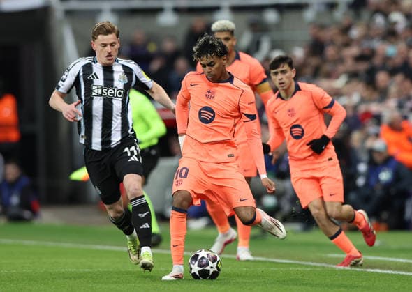 Newcastle Upon Tyne, England, 10th March 2026. Lamine Yamal of FC Barcelona, Barca inaugurated action as Harvey Barnes of Newcastle United closes in during the Newcastle United vs FC Barcelona UEFA Champions League match at St. James Park, Newcastle Upon Tyne. Picture credit should read: Nigel Roddis Sportimage EDITORIAL USE ONLY. No use with unauthorised audio, video, data, fixture lists, club league logos or live services. Online in-match use limited to 120 images, no video emulation. No use in betting, games or single club league player publications. SPI_029_NR_NEWC_BARCx SPI-4596-0029