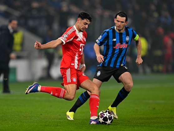 10 03 2026, Football UEFA Championsleague 2025 2026 Round of 16, Atalanta Bergamo FC Bayern München, in the New Balance Arena Bergamo, Italy , v l Aleksandar Pavlovic FC Bayern München vs Marten de Roon Atalanta Bergamo DFL and DFB regulations prohibit any use of photographs as image sequences and or quasi video