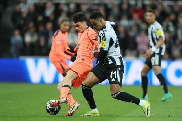 Newcastle United FC v FC Barcelona, Barca - UEFA Champions League 2025 26 Round of 16 First Leg Pedri of FC Barcelona and Jacob Ramsey of Newcastle United challenge during the UEFA Champions League 2025 26 Round of 16 First Leg match between Newcastle United FC and FC Barcelona at St James Park on March 10, 2026 in Newcastle upon Tyne, England. WARNING! This Photograph May Only Be Used For Newspaper And Or Magazine Editorial Purposes. May Not Be Used For Publications Involving 1 player, 1 Club Or 1 Competition Without Written Authorisation From Football DataCo Ltd. For Any Queries, Please Contact Football DataCo Ltd on +44 (0) 207 864 9121 Newcastle upon Tyne St. James Park England United Kingdom Copyright: xAllstarxPicturexLibraryxLtdx