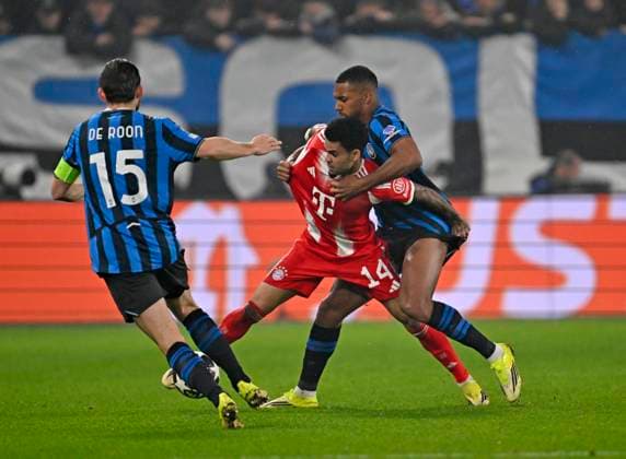 10 03 2026, Football UEFA Championsleague 2025 2026 Round of 16, Atalanta Bergamo FC Bayern Munich, in the New Balance Arena Bergamo, Italy , f l Marten de Roon Atalanta Bergamo , Luis Diaz FC Bayern Munich and Isak Hien Atalanta Bergamo DFL and DFB regulations prohibit any use of photographs as image sequences and or quasi video