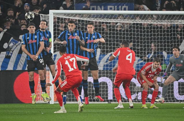 FOOTBALL CHAMPIONS LEAGUE SEASON 2025 2026 Round of 16 first leg 10 03 2026 Atalanta Bergamo FC Bayern Muenchen Free kick from FC Bayern Muenchen by Michael Olise li