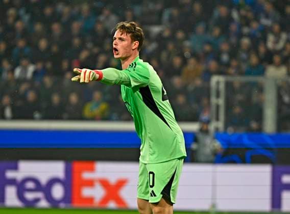 10 03 2026, Football UEFA Championsleague 2025 2026 Round of 16, Atalanta Bergamo FC Bayern Munich, in the New Balance Arena Bergamo, Italy , Goalkeeper Jonas Urbig FC Bayern Munich calls and shows DFL and DFB regulations prohibit any use of photographs as image sequences and or quasi video