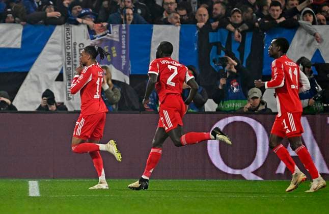 10 03 2026, Football UEFA Championsleague 2025 2026 Round of 16, Atalanta Bergamo FC Bayern München, in the New Balance Arena Bergamo, Italy , f l Michael Olise FC Bayern München , Dayot Upamecano FC Bayern München and Nicolas Jackson FC Bayern München cheer DFL and DFB regulations prohibit any use of photographs as image sequences and or quasi video