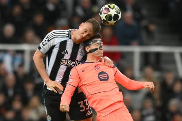 Dan Burn of Newcastle United and Robert Lewandowski of Barcelona Newcastle United v Barcelona, UEFA Champions League, Round of 16, First Leg, Football, St James Park, Newcastle, UK - 10 Mar 2026Newcastle St James Park United Kingdom EDITORIAL USE ONLY No use with unauthorised audio, video, data, fixture lists, club league logos or live services. Online in-match use limited to 120 images, no video emulation. No use in betting, games or single club league player publications. Copyright: xRichardxLee Shutterstockx 16740284bg