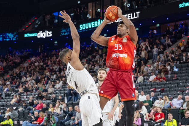 David N Guessan 1 Basketball Loewen Braunschweig , David McCormack 33 FC Bayern Basketball , FC Bayern Basketball vs Basketball Loewen Braunschweig, BBL, 25 Matchday, 10 03 2026 Munich Bavaria Germany Copyright: xkolbert-press UlrichxGamelx
