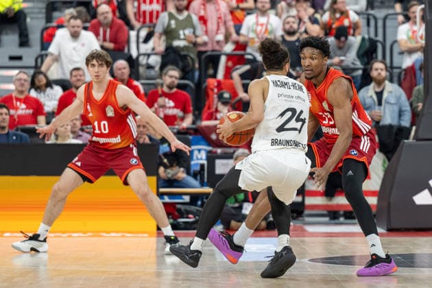 Justin Jessup 10 FC Bayern Basketball , Kaza Kajami Keane 24 Basketball Loewen Braunschweig , David McCormack 33 FC Bayern Basketball , FC Bayern Basketball vs Basketball Loewen Braunschweig, BBL, 25 Matchday, 10 03 2026 Muenchen Bayern Germany Copyright: xkolbert-press UlrichxGamelx