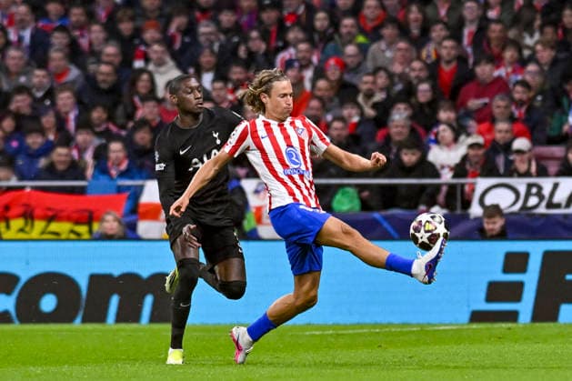 March 10, 2026, Madrid, Madrid, Spain: MARCOS LLORENTE of Atletico de Madrid controls the ball during the Champions League round of 16 match between ATLETICO DE MADRID and TOTTENHAM HOTSPUR, held on March 10, 2026, at the Riyadh Air Metropolitano, Madrid, Spain. Madrid Spain - ZUMAc312 20260310_zsp_c312_023 Copyright: xOscarxManuelxSanchezx