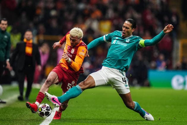 Galatasaray v Liverpool - UEFA Champions League ISTANBUL, TURKIYE - MARCH 10: Baris Alper Yilmaz (L) of Galatasaray in action against Virgil Van Dijk (R) of Liverpool during the UEFA Champions League round of 16 play-off first leg match between Galatasaray and Liverpool at RAMS Park in Istanbul, Turkiye, on March 10, 2026. Hakan Akgun Anadolu Istanbul Turkey. Editorial use only. Please get in touch for any other usage.  Copyright: x2026xAnadoluxHakanxAkgunx