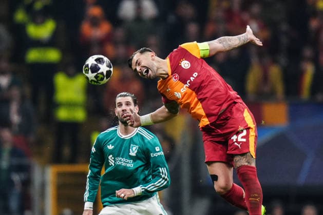 Galatasaray v Liverpool - UEFA Champions League ISTANBUL, TURKIYE - MARCH 10: Abdulkerim Bardakci (R) of Galatasaray in action against Dominik Szoboszlai (L) of Liverpool during the UEFA Champions League round of 16 play-off first leg match between Galatasaray and Liverpool at RAMS Park in Istanbul, Turkiye, on March 10, 2026. Hakan Akgun Anadolu Istanbul Turkey. Editorial use only. Please get in touch for any other usage.  Copyright: x2026xAnadoluxHakanxAkgunx