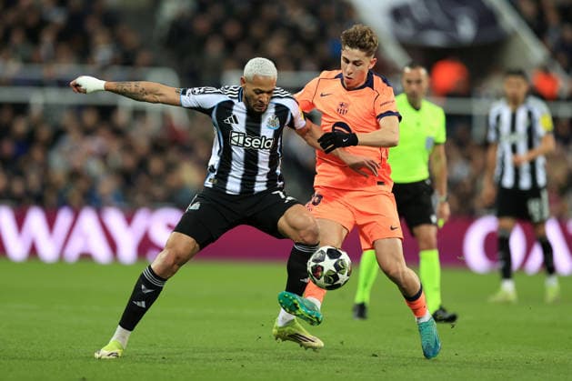 Newcastle United gegen FC Barcelona 10. März 2026 Newcastle upon Tyne UEFA Champions League Achtelfinale Newcastle United gegen FC Barcelona Joelinton von Newcastle United wird von Fermin Lopez von Barcelona behindert Foto Simon Stacpoole Abseits Newcastle upon Tyne UK  Copyright: xSimonxStacpoolexOffside