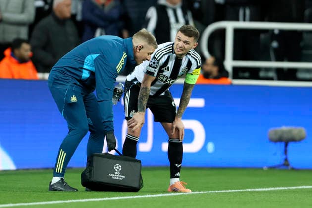 Newcastle United FC v FC Barcelona, Barca - UEFA Champions League 2025 26 Round of 16 First Leg Kieran Trippier of Newcastle United is treated for a injury during the UEFA Champions League 2025 26 Round of 16 First Leg match between Newcastle United FC and FC Barcelona at St James Park on March 10, 2026 in Newcastle upon Tyne, England. WARNING! This Photograph May Only Be Used For Newspaper And Or Magazine Editorial Purposes. May Not Be Used For Publications Involving 1 player, 1 Club Or 1 Competition Without Written Authorisation From Football DataCo Ltd. For Any Queries, Please Contact Football DataCo Ltd on +44 (0) 207 864 9121 Newcastle upon Tyne St. James Park England United Kingdom Copyright: xAllstarxPicturexLibraryxLtdx