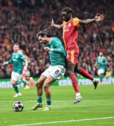 Galatasaray v Liverpool - UEFA Champions League ISTANBUL, TURKIYE - MARCH 10: Galatasaray’s Davinson Sanchez (6)) competes against Liverpool’s Dominik Szoboszlai (8) during the UEFA Champions League round of 16 first leg match between Galatasaray and Liverpool at RAMS Park in Istanbul, Turkiye, on March 10, 2026. Elif Ozturk Anadolu Istanbul Turkey. Editorial use only. Please get in touch for any other usage.  Copyright: x2026xAnadoluxElifxOzturkx