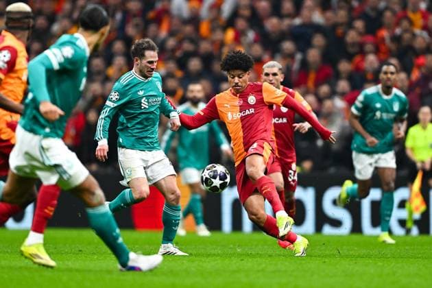 Galatasaray v Liverpool - UEFA Champions League ISTANBUL, TURKIYE - MARCH 10: Galatasaray’s Gabriel Sara (R) competes against Liverpool’s Alexis Mac Allister (L2) during the UEFA Champions League round of 16 play-off first leg match between Galatasaray and Liverpool at RAMS Park in Istanbul, Turkiye, on March 10, 2026. Cem Tekkesinoglu Anadolu Istanbul Turkey. Editorial use only. Please get in touch for any other usage.  Copyright: x2026xAnadoluxCemxTekkesinoglux