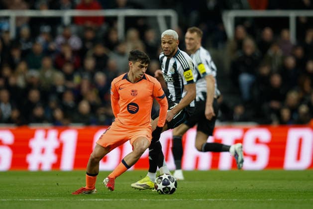Newcastle United v Barcelona, Champions League Pedri of Barcelona turns Joelinton of Newcastle United during the Champions League match between Newcastle United and Barcelona at St. James s Park, Newcastle, UK on 10 March 2026. Newcastle St. James s Park Tyne and Wear UK Editorial use only , Copyright: xCraigxCowanx PSI-23867-0075