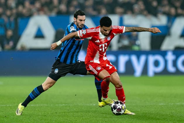 Atalanta BC v Bayern Munchen - UEFA Champions League Luis Diaz of FC Bayern Munchen and Davide Zappacosta of Atalanta BC compete for the ball during the serie UEFA Champions League 2025 26 Round of 16 match between Atalanta BC and FC Bayern Munchen at Gewiss Stadium on March 10, 2026 in Bergamo, Italy Bergamo Gewiss Stadium Bergamo Italy Copyright: xGiuseppexMaffiax 260310_UCL_Atalanta-BayernMunchen_GM_02228