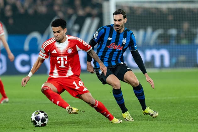 Atalanta BC v Bayern Munchen - UEFA Champions League Luis Diaz of FC Bayern Munchen and Davide Zappacosta of Atalanta BC compete for the ball during the serie UEFA Champions League 2025 26 Round of 16 match between Atalanta BC and FC Bayern Munchen at Gewiss Stadium on March 10, 2026 in Bergamo, Italy Bergamo Gewiss Stadium Bergamo Italy Copyright: xGiuseppexMaffiax 260310_UCL_Atalanta-BayernMunchen_GM_02313