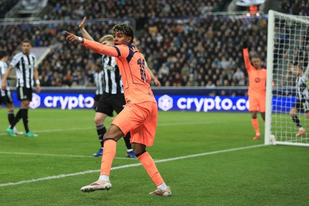 Newcastle United gegen FC Barcelona 10. März 2026 Newcastle upon Tyne UEFA Champions League Achtelfinale Newcastle United gegen FC Barcelona Lamine Yamal von Barcelona fordert eine Entscheidung Foto Simon Stacpoole Abseits Newcastle upon Tyne UK  Copyright: xSimonxStacpoolexOffside