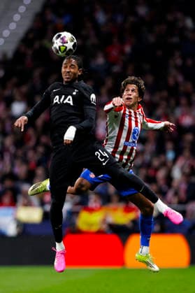 UEFA champions league - Atletico de Madrid vs Tottenham Hotspur MADRID,SPAIN - 10 March:Djed Spence of Tottenham Hotspur and Giuliano Simeone of Atletico de Madrid in action during UEFA champions league 2025 26 Round of 16 first leg match between Atletico de Madrid and Tottenham Hotspur at Riyadh Air Metropolitano Stadium. (Photo by Guille Martinez f22photo) Madrid Riyadh Air Metropolitano Stadium Spain Copyright: xGuillermoxMartinezx