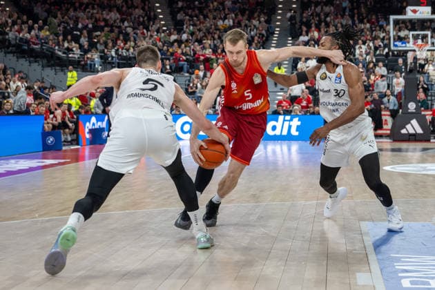 Luka Scuka 5 Basketball Loewen Braunschweig , Niels Giffey 5 FC Bayern Basketball , Chip Flanigan 30 Basketball Loewen Braunschweig , FC Bayern Basketball vs Basketball Loewen Braunschweig, BBL, 25 Matchday, 10 03 2026 Munich Bavaria Germany Copyright: xkolbert-press UlrichxGamelx