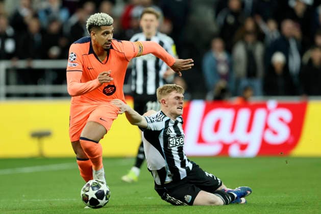 Newcastle United FC v FC Barcelona, Barca - UEFA Champions League 2025 26 Round of 16 First Leg Ronald Araujo of FC Barcelona and Lewis Hall of Newcastle United challenge during the UEFA Champions League 2025 26 Round of 16 First Leg match between Newcastle United FC and FC Barcelona at St James Park on March 10, 2026 in Newcastle upon Tyne, England. WARNING! This Photograph May Only Be Used For Newspaper And Or Magazine Editorial Purposes. May Not Be Used For Publications Involving 1 player, 1 Club Or 1 Competition Without Written Authorisation From Football DataCo Ltd. For Any Queries, Please Contact Football DataCo Ltd on +44 (0) 207 864 9121 Newcastle upon Tyne St. James Park England United Kingdom Copyright: xAllstarxPicturexLibraryxLtdx
