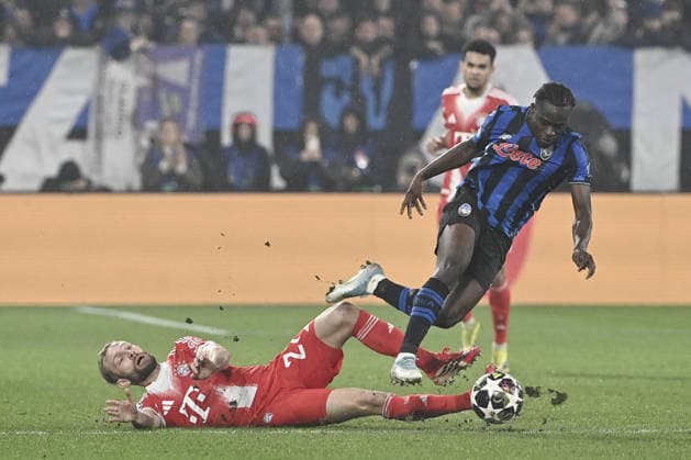 Atalanta v Bayern Munchen - UEFA Champions League BERGAMO, ITALY - MARCH 10: Kamaldeen Sulemana R), of Atalanta, is tackled by Konrad Laimer (L), of Bayern Munchen, during the UEFA Champions League round of 16 first leg football match between Atalanta and Bayern Munchen at the Stadio di Bergamo, Italy, on March 10, 2026. Isabella Bonotto Anadolu Bergamo Italy. Editorial use only. Please get in touch for any other usage.  Copyright: x2026xAnadoluxIsabellaxBonottox