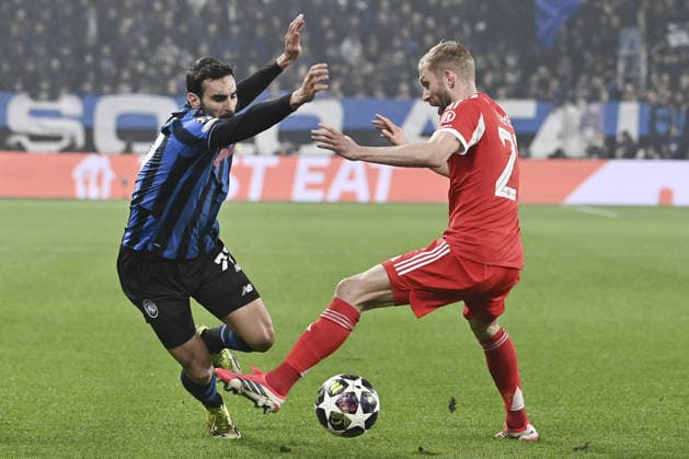 Atalanta v Bayern Munchen - UEFA Champions League BERGAMO, ITALY - MARCH 10: Davide Zappacosta (L), of Atalanta, is challenged by Konrad Laimer (R), of Bayern Munchen, during the UEFA Champions League round of 16 first leg football match between Atalanta and Bayern Munchen at the Stadio di Bergamo, Italy, on March 10, 2026. Isabella Bonotto Anadolu Bergamo Italy. Editorial use only. Please get in touch for any other usage.  Copyright: x2026xAnadoluxIsabellaxBonottox