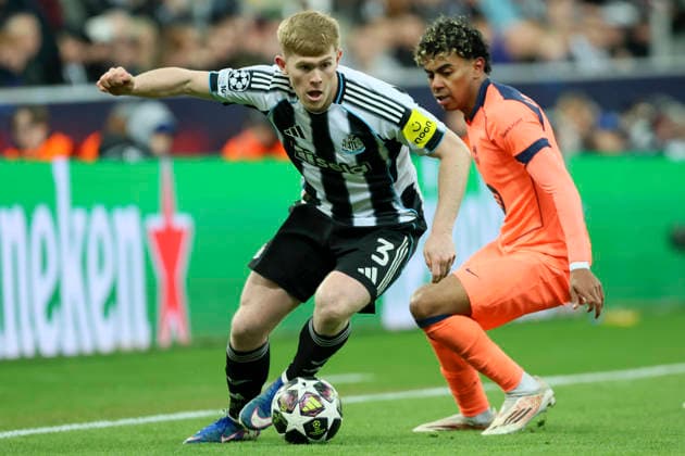 Newcastle United FC v FC Barcelona, Barca - UEFA Champions League 2025 26 Round of 16 First Leg Lewis Hall of Newcastle United and Lamine Yamal of FC Barcelona challenge during the UEFA Champions League 2025 26 Round of 16 First Leg match between Newcastle United FC and FC Barcelona at St James Park on March 10, 2026 in Newcastle upon Tyne, England. WARNING! This Photograph May Only Be Used For Newspaper And Or Magazine Editorial Purposes. May Not Be Used For Publications Involving 1 player, 1 Club Or 1 Competition Without Written Authorisation From Football DataCo Ltd. For Any Queries, Please Contact Football DataCo Ltd on +44 (0) 207 864 9121 Newcastle upon Tyne St. James Park England United Kingdom Copyright: xAllstarxPicturexLibraryxLtdx