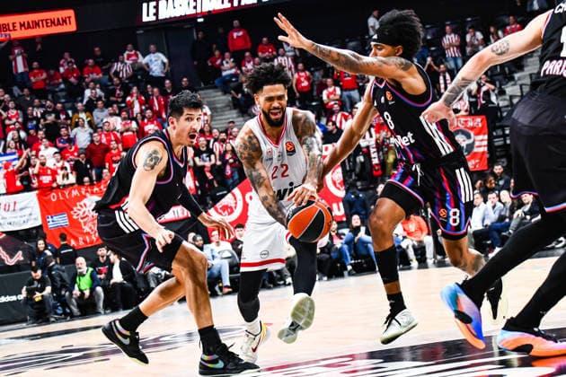 BASKET : Paris Basketball vs Olympiakos - Euroligue - JournÃ e 30 - 10 03 26 Tyler Dorsey (Olympiakos) Sebastian Herrera (Paris Basketball) ParisFrance  Copyright: xBaptistexAutissierx