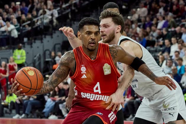 German Basketball Bundesliga BBL , FC Bayern Munich Basketball vs Basketball Lions Braunschweig, Munich FC Bayern Basketball, Braunschweig Basketball Lions, 2026 03 10 in Munich SAP Garden RATHAN MAYES Xavier FC Bayern Munich Basketball Shooting Guard SG Nr4 FCBB4 , ZYLKA Ferdinand Basketball Lions Braunschweig Shooting Guard SG Nr6 BRA6 sportworld Munich SAP Garden Bayern Germany