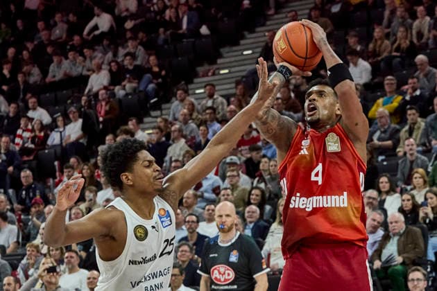 German Basketball Bundesliga BBL , FC Bayern Munich Basketball vs Basketball Lions Braunschweig, Munich FC Bayern Basketball, Braunschweig Basketball Lions, 2026 03 10 in Munich SAP Garden RATHAN MAYES Xavier FC Bayern Munich Basketball Shooting Guard SG Nr4 FCBB4 , SHERFIELD Grant Basketball Lions Braunschweig Shooting Guard SG Nr25 BRA25 sportworld Munich SAP Garden Bayern Germany