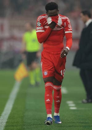Bergamo, Italy, 10th March 2026. A distressed Alphonso Davies of Bayern Munchen heads for the dressing room after picking up an injury during the Atalanta vs Bayern Munich UEFA Champions League match at Gewiss Stadium, Bergamo. Picture credit should read: Jonathan Moscrop Sportimage EDITORIAL USE ONLY. No use with unauthorised audio, video, data, fixture lists, club league logos or live services. Online in-match use limited to 120 images, no video emulation. No use in betting, games or single club league player publications. SPI_018_ATALANTA_BAYERN_UCL SPI-4583-0021