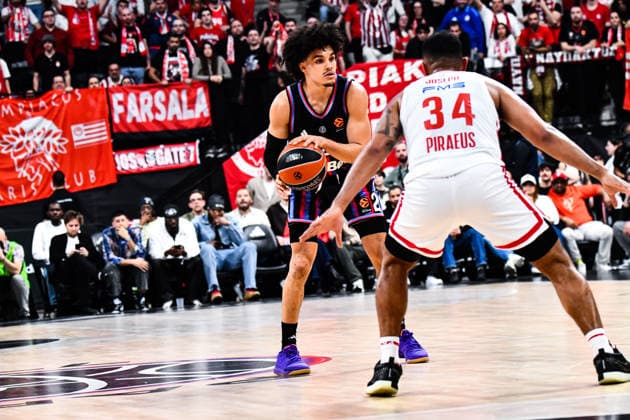 BASKET : Paris Basketball vs Olympiakos - Euroligue - JournÃ e 30 - 10 03 26 Nadir Hifi (Paris Basketball) ParisFrance  Copyright: xBaptistexAutissierx