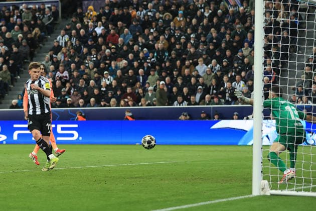 Newcastle United gegen FC Barcelona 10. März 2026 Newcastle upon Tyne UEFA Champions League Achtelfinale Newcastle United gegen FC Barcelona Harvey Barnes von Newcastle United erzielt den Führungstreffer Foto Simon Stacpoole Abseits Newcastle upon Tyne UK  Copyright: xSimonxStacpoolexOffside