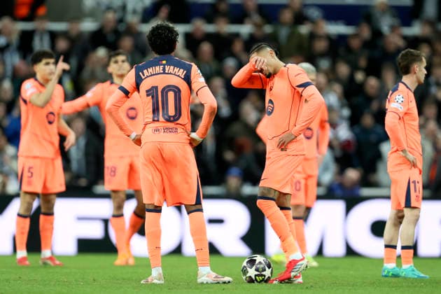 Newcastle United FC v FC Barcelona, Barca - UEFA Champions League 2025 26 Round of 16 First Leg Lamine Yamal of FC Barcelona and Raphinha of FC Barcelona look dejected at kick off after going one down during the UEFA Champions League 2025 26 Round of 16 First Leg match between Newcastle United FC and FC Barcelona at St James Park on March 10, 2026 in Newcastle upon Tyne, England. WARNING! This Photograph May Only Be Used For Newspaper And Or Magazine Editorial Purposes. May Not Be Used For Publications Involving 1 player, 1 Club Or 1 Competition Without Written Authorisation From Football DataCo Ltd. For Any Queries, Please Contact Football DataCo Ltd on +44 (0) 207 864 9121 Newcastle upon Tyne St. James Park England United Kingdom Copyright: xAllstarxPicturexLibraryxLtdx