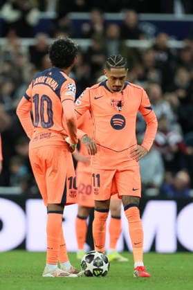 Newcastle United FC v FC Barcelona, Barca - UEFA Champions League 2025 26 Round of 16 First Leg Lamine Yamal of FC Barcelona and Raphinha of FC Barcelona look dejected at kick off after going one down during the UEFA Champions League 2025 26 Round of 16 First Leg match between Newcastle United FC and FC Barcelona at St James Park on March 10, 2026 in Newcastle upon Tyne, England. WARNING! This Photograph May Only Be Used For Newspaper And Or Magazine Editorial Purposes. May Not Be Used For Publications Involving 1 player, 1 Club Or 1 Competition Without Written Authorisation From Football DataCo Ltd. For Any Queries, Please Contact Football DataCo Ltd on +44 (0) 207 864 9121 Newcastle upon Tyne St. James Park England United Kingdom Copyright: xAllstarxPicturexLibraryxLtdx