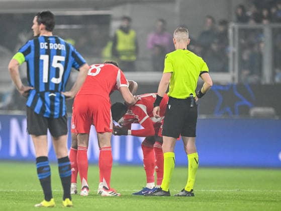 Alphonso Davies FC Bayern Munich injured during the UEFA Champions League 2025 26 Round of 16 First Leg match between Atalanta BC and FC Bayern Munich at Stadio di Bergamo on March 10, 2026 in Bergamo, Italy Photo by Harry Langer DeFodi Images