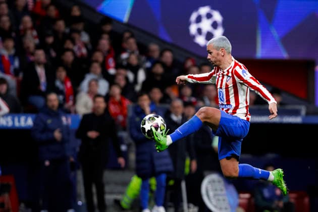 UEFA champions league - Atletico de Madrid vs Tottenham Hotspur MADRID,SPAIN - 10 March:Antoine Griezmann of Atletico de Madrid controls the ball during UEFA champions league 2025 26 Round of 16 first leg match between Atletico de Madrid and Tottenham Hotspur at Riyadh Air Metropolitano Stadium. (Photo by Guille Martinez f22photo) Madrid Riyadh Air Metropolitano Stadium Spain Copyright: xGuillermoxMartinezx